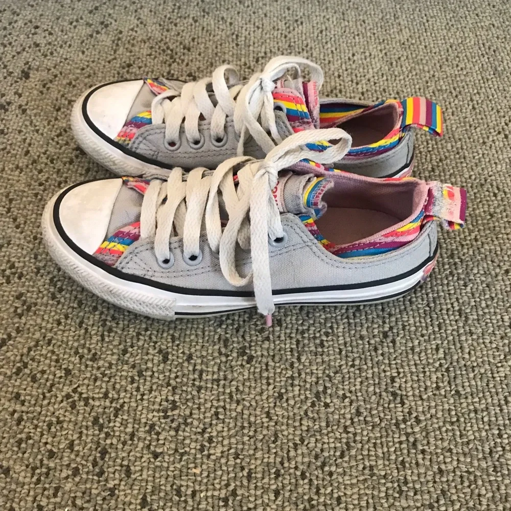 Converse Kids Low-Top Canvas Sneakers in Light Gray with Rainbow Trim